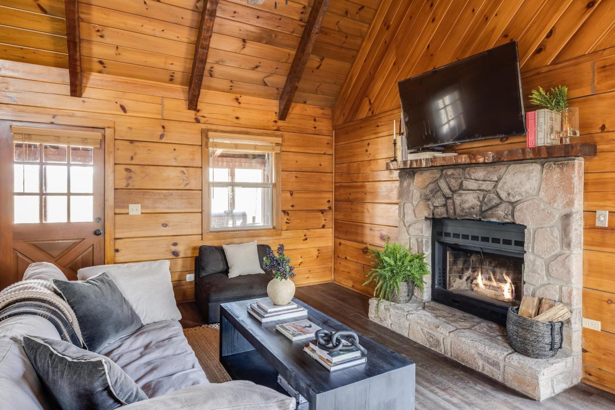 Dudley III By Avantstay Cosy Mountain Home W Hot Tub Great Views 비둘기 포지 외부 사진
